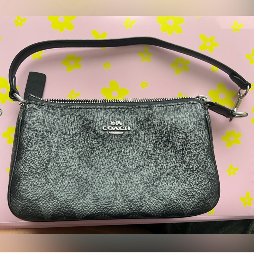 Coach Nolita 19